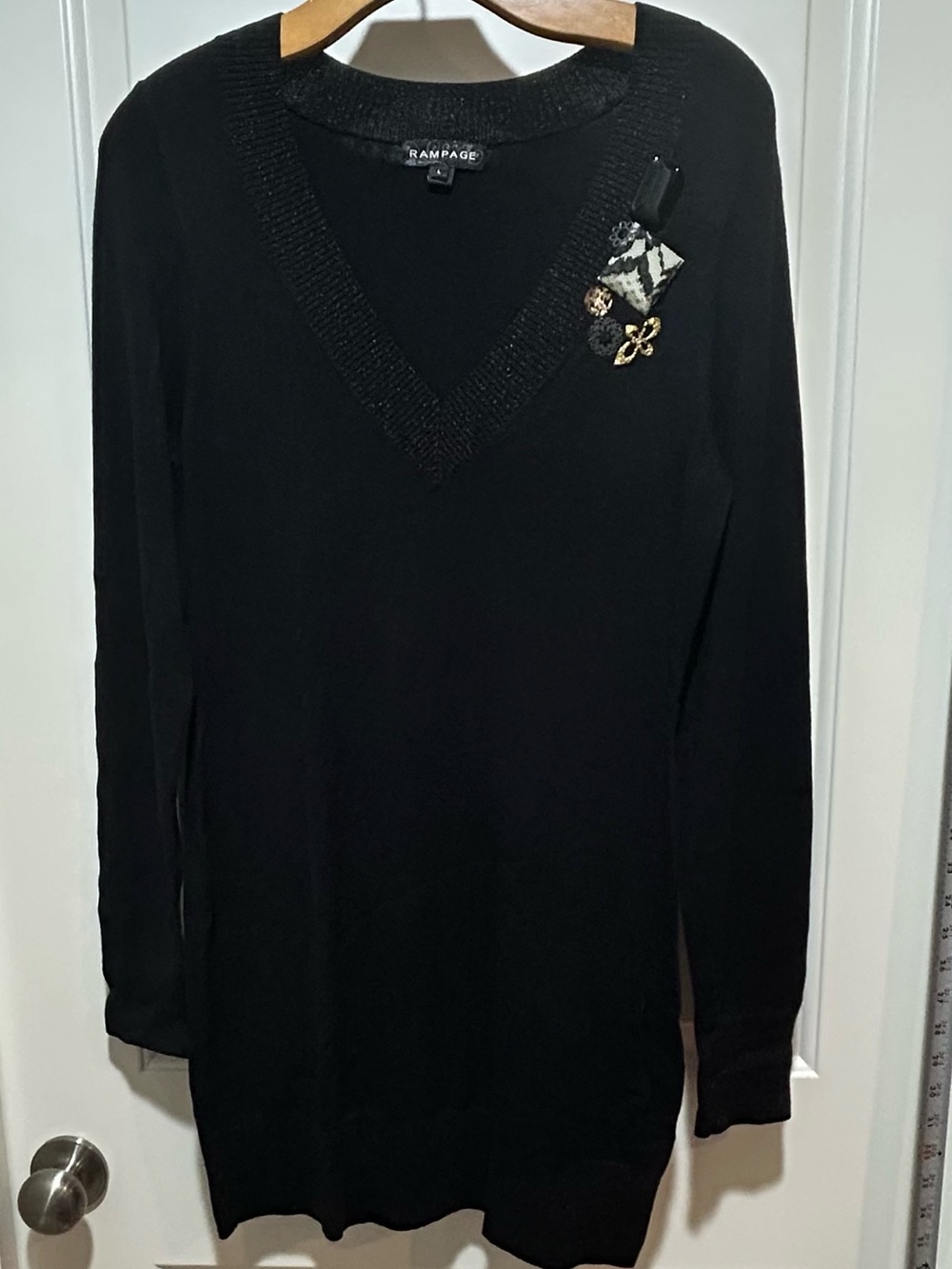Rampage Black womens size L - V-Neck Long Sleeve Dress Decorative Pins LIKE NEW